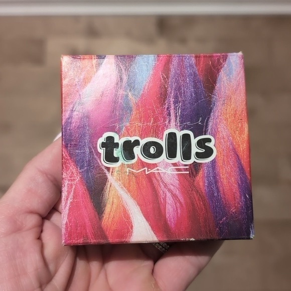 Mac good luck trolls powder - glow rida - Picture 1 of 6